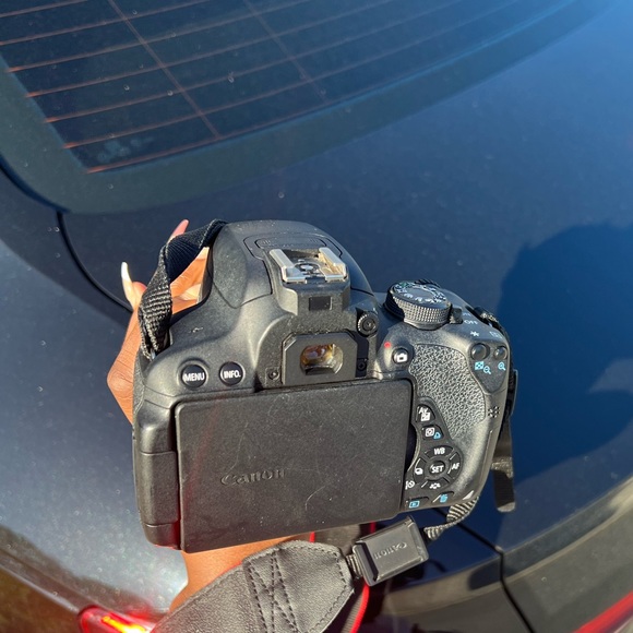 Canon EOS Rebel T5i DSLR Camera & EF-S 18-55mm Lens - Picture 3 of 5